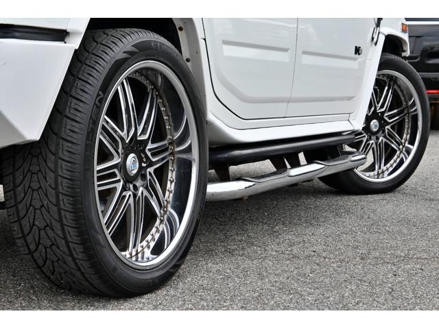 ハマーＨ２ ラグジュアリーパッケージ　２００５ｙモデル　サンルーフ　黒本革シート　ＡＳＡＮＴＩ２６インチホイール　フルセグＴＶナビ　社外マフラー　サイドステップ　メッキパーツ　ＥＴＣ１ナンバー５人乗り（8枚目）