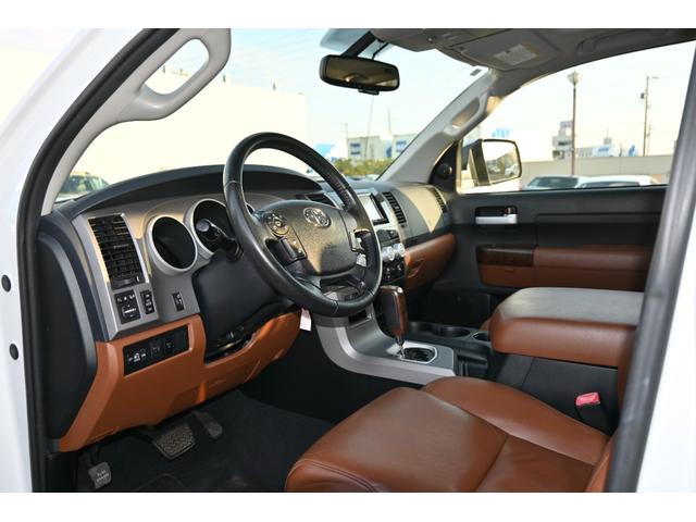 タンドラ クルーマックス リミテッド 2013yモデル 新車並行 実走行証明書付 4WD サンルーフ レッドロック本革シート ポケットスタイルオーバーフェンダー XD20インチホイール ハードトノカバー シートヒーター&パワーシート(12枚目)