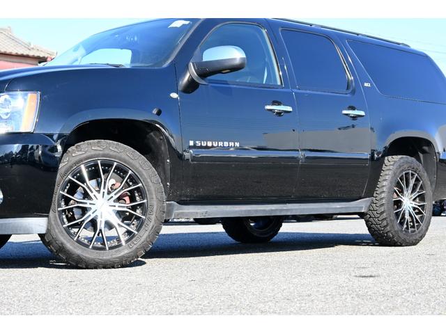 シボレーサバーバン ＬＴ　ＬＴＺ　４ＷＤ　２００７ｙモデル　サンルーフ　黒本革シート　パワーバックドア　ディスプレイオーディオ　フリップダウンモニター　バックカメラ　ＥＴＣ　ＢＯＳＥサウンド　ＳＴＯＲＭ２０インチホイール（2枚目）