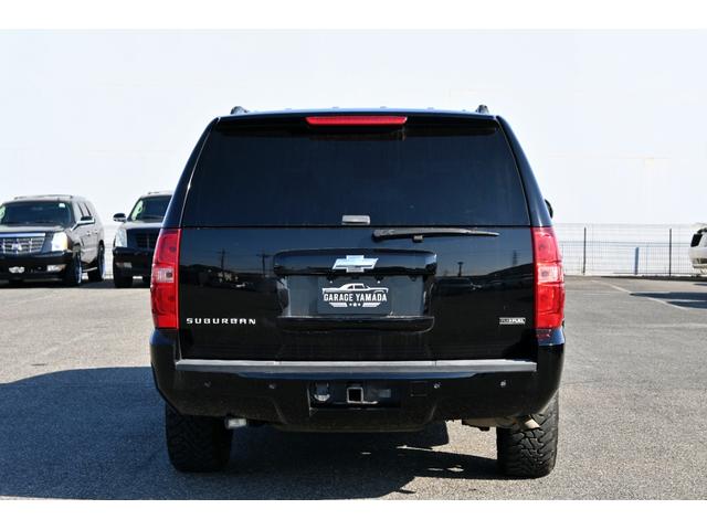 シボレーサバーバン ＬＴ　ＬＴＺ　４ＷＤ　２００７ｙモデル　サンルーフ　黒本革シート　パワーバックドア　ディスプレイオーディオ　フリップダウンモニター　バックカメラ　ＥＴＣ　ＢＯＳＥサウンド　ＳＴＯＲＭ２０インチホイール（8枚目）