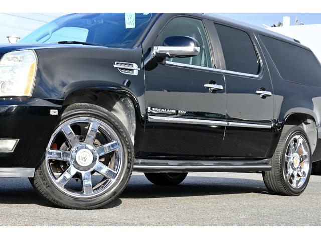 キャデラックエスカレード ＥＳＶ　クライメイトパッケージ　４ＷＤ　ロングボディ　サンルーフ　黒本革シート　純正クローム２２インチホイール　パワーバックドア　エアシート＆シートヒーター＆パワーシート　バックカメラ　ＥＴＣ　キーレス（3枚目）