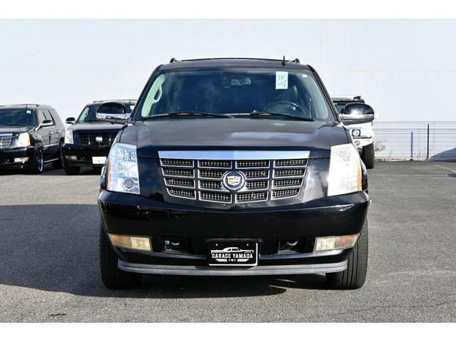 キャデラックエスカレード ＥＳＶ　クライメイトパッケージ　４ＷＤ　ロングボディ　サンルーフ　黒本革シート　純正クローム２２インチホイール　パワーバックドア　エアシート＆シートヒーター＆パワーシート　バックカメラ　ＥＴＣ　キーレス（4枚目）