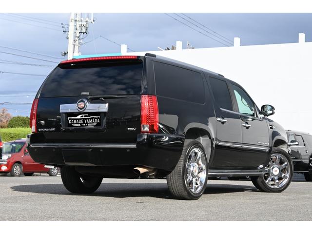 キャデラックエスカレード ＥＳＶ　クライメイトパッケージ　４ＷＤ　ロングボディ　サンルーフ　黒本革シート　純正クローム２２インチホイール　パワーバックドア　エアシート＆シートヒーター＆パワーシート　バックカメラ　ＥＴＣ　キーレス（6枚目）
