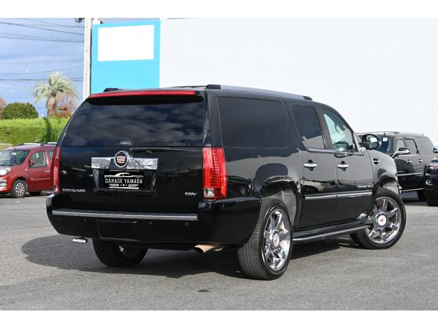 キャデラックエスカレード ＥＳＶ　クライメイトパッケージ　４ＷＤ　ロングボディ　サンルーフ　黒本革シート　純正クローム２２インチホイール　パワーバックドア　エアシート＆シートヒーター＆パワーシート　バックカメラ　ＥＴＣ　キーレス（7枚目）