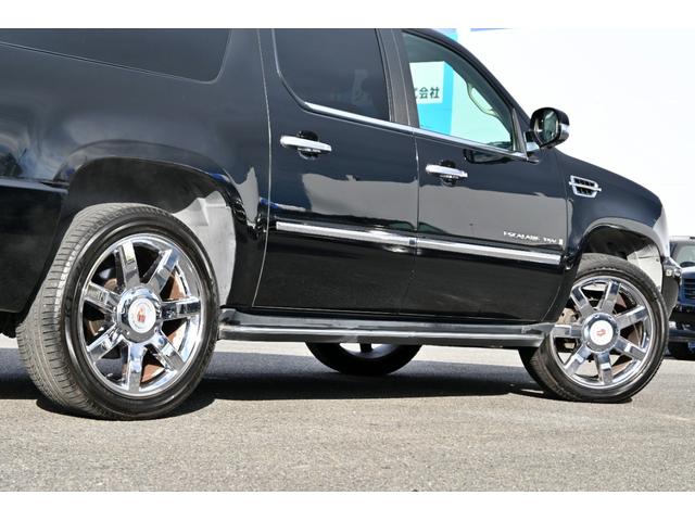 キャデラックエスカレード ＥＳＶ　クライメイトパッケージ　４ＷＤ　ロングボディ　サンルーフ　黒本革シート　純正クローム２２インチホイール　パワーバックドア　エアシート＆シートヒーター＆パワーシート　バックカメラ　ＥＴＣ　キーレス（8枚目）