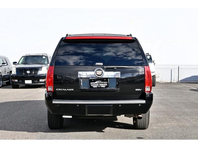 キャデラックエスカレード ＥＳＶ　クライメイトパッケージ　４ＷＤ　ロングボディ　サンルーフ　黒本革シート　純正クローム２２インチホイール　パワーバックドア　エアシート＆シートヒーター＆パワーシート　バックカメラ　ＥＴＣ　キーレス（9枚目）