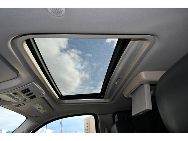 キャデラックエスカレード ＥＳＶ　クライメイトパッケージ　４ＷＤ　ロングボディ　サンルーフ　黒本革シート　純正クローム２２インチホイール　パワーバックドア　エアシート＆シートヒーター＆パワーシート　バックカメラ　ＥＴＣ　キーレス（11枚目）