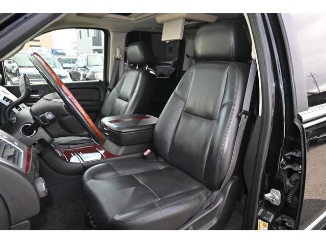 キャデラックエスカレード ＥＳＶ　クライメイトパッケージ　４ＷＤ　ロングボディ　サンルーフ　黒本革シート　純正クローム２２インチホイール　パワーバックドア　エアシート＆シートヒーター＆パワーシート　バックカメラ　ＥＴＣ　キーレス（13枚目）
