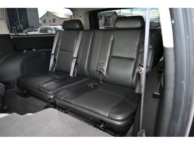 キャデラックエスカレード ＥＳＶ　クライメイトパッケージ　４ＷＤ　ロングボディ　サンルーフ　黒本革シート　純正クローム２２インチホイール　パワーバックドア　エアシート＆シートヒーター＆パワーシート　バックカメラ　ＥＴＣ　キーレス（16枚目）