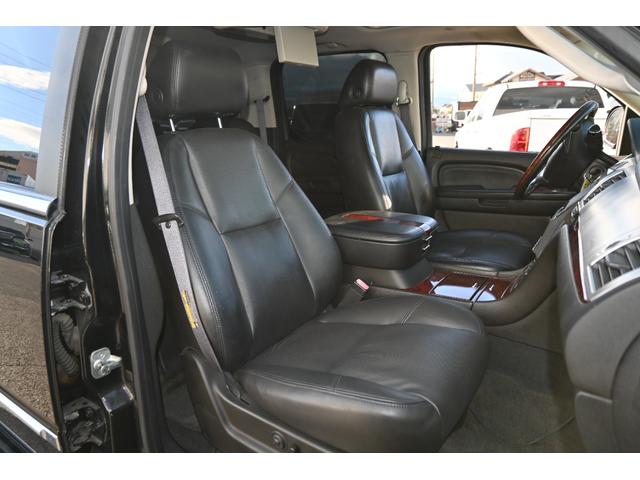 キャデラックエスカレード ＥＳＶ　クライメイトパッケージ　４ＷＤ　ロングボディ　サンルーフ　黒本革シート　純正クローム２２インチホイール　パワーバックドア　エアシート＆シートヒーター＆パワーシート　バックカメラ　ＥＴＣ　キーレス（21枚目）