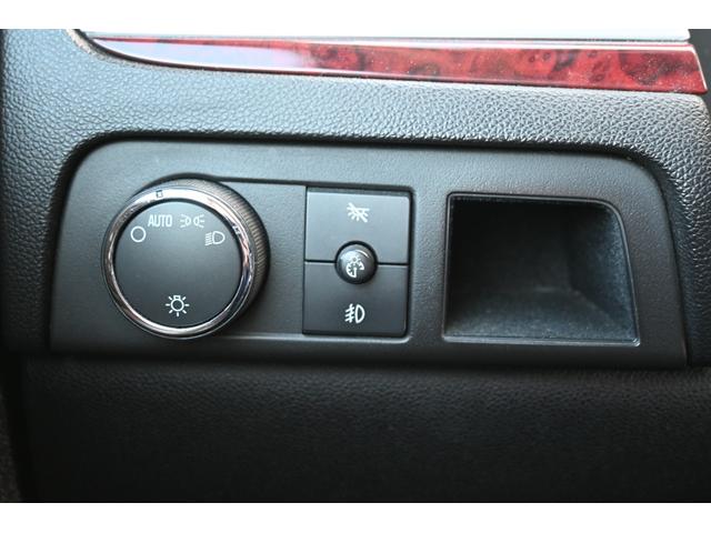 キャデラックエスカレード ＥＳＶ　クライメイトパッケージ　４ＷＤ　ロングボディ　サンルーフ　黒本革シート　純正クローム２２インチホイール　パワーバックドア　エアシート＆シートヒーター＆パワーシート　バックカメラ　ＥＴＣ　キーレス（31枚目）