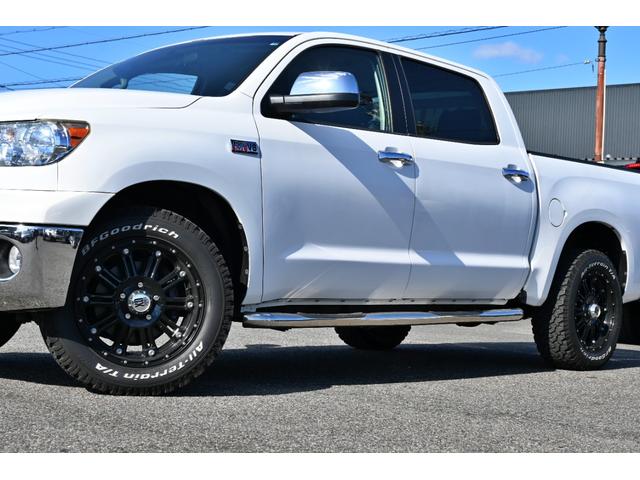 タンドラ クルーマックス　ＳＲ５　４ＷＤ　２００９ｙモデル　カスタムレザーシート　トノカバー＆ベッドライナー　フルセグＴＶナビ　フロンｔ、サイド＆バックカメラ　キーレス　ＥＴＣ　ＸＤ２０インチホイール　サイドステップ（3枚目）