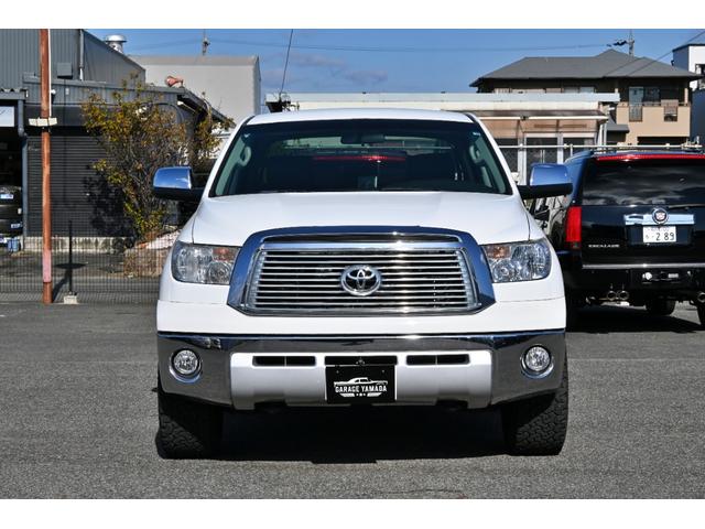 タンドラ クルーマックス　ＳＲ５　４ＷＤ　２００９ｙモデル　カスタムレザーシート　トノカバー＆ベッドライナー　フルセグＴＶナビ　フロンｔ、サイド＆バックカメラ　キーレス　ＥＴＣ　ＸＤ２０インチホイール　サイドステップ（4枚目）