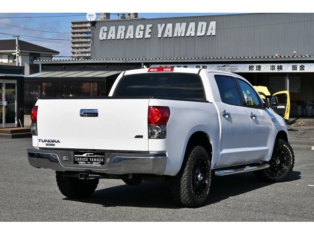 タンドラ クルーマックス　ＳＲ５　４ＷＤ　２００９ｙモデル　カスタムレザーシート　トノカバー＆ベッドライナー　フルセグＴＶナビ　フロンｔ、サイド＆バックカメラ　キーレス　ＥＴＣ　ＸＤ２０インチホイール　サイドステップ（7枚目）
