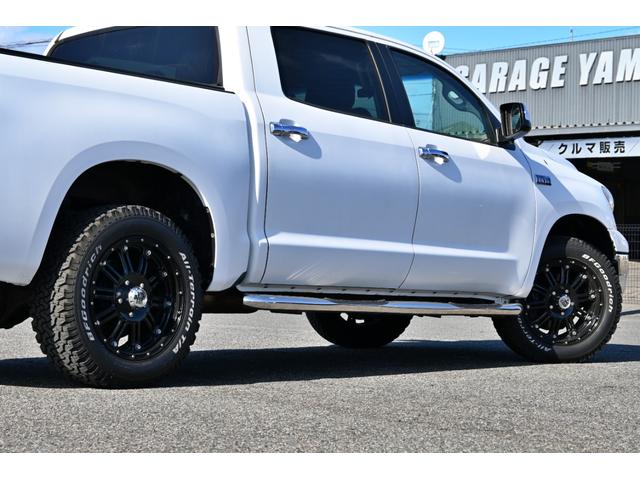 タンドラ クルーマックス　ＳＲ５　４ＷＤ　２００９ｙモデル　カスタムレザーシート　トノカバー＆ベッドライナー　フルセグＴＶナビ　フロンｔ、サイド＆バックカメラ　キーレス　ＥＴＣ　ＸＤ２０インチホイール　サイドステップ（8枚目）