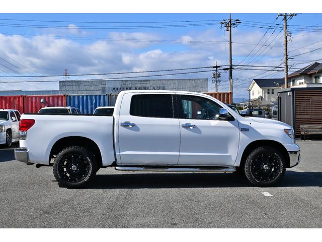 タンドラ クルーマックス　ＳＲ５　４ＷＤ　２００９ｙモデル　カスタムレザーシート　トノカバー＆ベッドライナー　フルセグＴＶナビ　フロンｔ、サイド＆バックカメラ　キーレス　ＥＴＣ　ＸＤ２０インチホイール　サイドステップ（9枚目）
