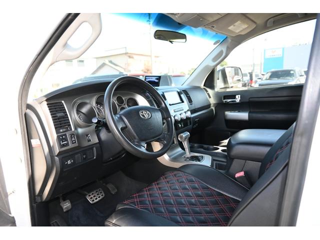 タンドラ クルーマックス　ＳＲ５　４ＷＤ　２００９ｙモデル　カスタムレザーシート　トノカバー＆ベッドライナー　フルセグＴＶナビ　フロンｔ、サイド＆バックカメラ　キーレス　ＥＴＣ　ＸＤ２０インチホイール　サイドステップ（11枚目）
