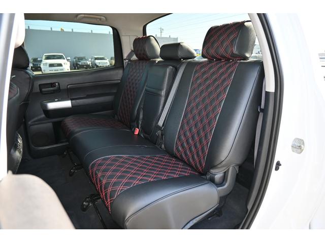 タンドラ クルーマックス　ＳＲ５　４ＷＤ　２００９ｙモデル　カスタムレザーシート　トノカバー＆ベッドライナー　フルセグＴＶナビ　フロンｔ、サイド＆バックカメラ　キーレス　ＥＴＣ　ＸＤ２０インチホイール　サイドステップ（13枚目）