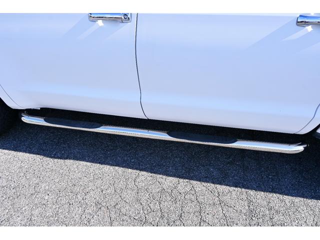 タンドラ クルーマックス　ＳＲ５　４ＷＤ　２００９ｙモデル　カスタムレザーシート　トノカバー＆ベッドライナー　フルセグＴＶナビ　フロンｔ、サイド＆バックカメラ　キーレス　ＥＴＣ　ＸＤ２０インチホイール　サイドステップ（18枚目）