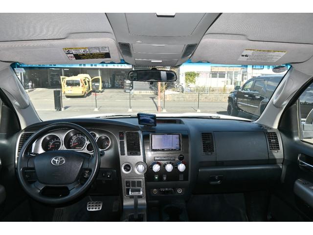 タンドラ クルーマックス　ＳＲ５　４ＷＤ　２００９ｙモデル　カスタムレザーシート　トノカバー＆ベッドライナー　フルセグＴＶナビ　フロンｔ、サイド＆バックカメラ　キーレス　ＥＴＣ　ＸＤ２０インチホイール　サイドステップ（19枚目）