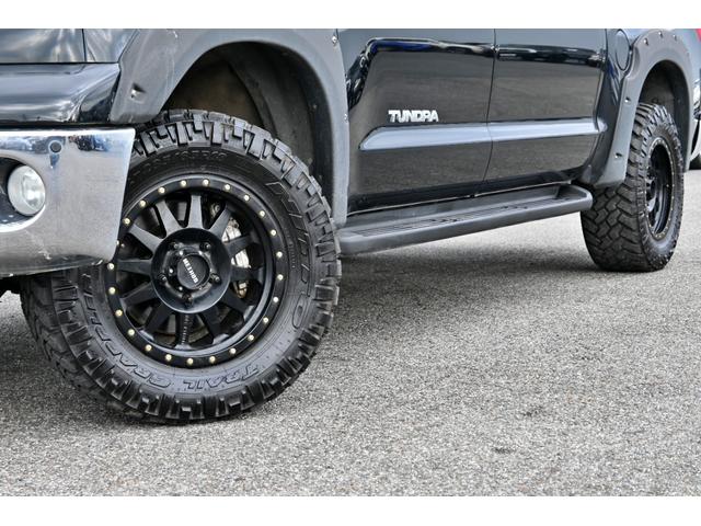 タンドラ クルーマックス　プラチナム　２０１０ｙモデル　サンルーフ　グレー本革シート　エアシート＆シートヒーター　キャンパーシェル　ポケットスタイルオバーフェンダー　　ＭＥＴＨＯＤ１８インチホイール　ＪＢＬサウンド　フルセグＴＶナビ（3枚目）