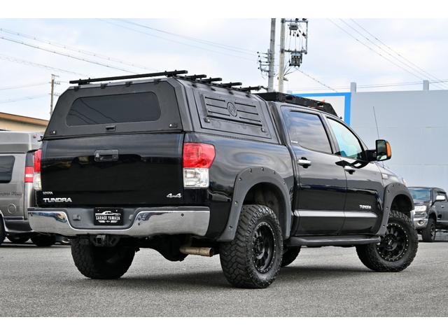 タンドラ クルーマックス　プラチナム　２０１０ｙモデル　サンルーフ　グレー本革シート　エアシート＆シートヒーター　キャンパーシェル　ポケットスタイルオバーフェンダー　　ＭＥＴＨＯＤ１８インチホイール　ＪＢＬサウンド　フルセグＴＶナビ（7枚目）