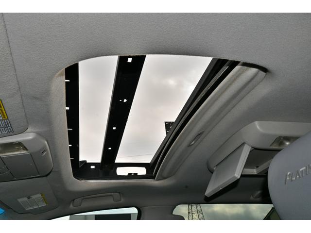 タンドラ クルーマックス　プラチナム　２０１０ｙモデル　サンルーフ　グレー本革シート　エアシート＆シートヒーター　キャンパーシェル　ポケットスタイルオバーフェンダー　　ＭＥＴＨＯＤ１８インチホイール　ＪＢＬサウンド　フルセグＴＶナビ（11枚目）