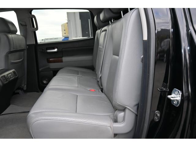 タンドラ クルーマックス　プラチナム　２０１０ｙモデル　サンルーフ　グレー本革シート　エアシート＆シートヒーター　キャンパーシェル　ポケットスタイルオバーフェンダー　　ＭＥＴＨＯＤ１８インチホイール　ＪＢＬサウンド　フルセグＴＶナビ（14枚目）