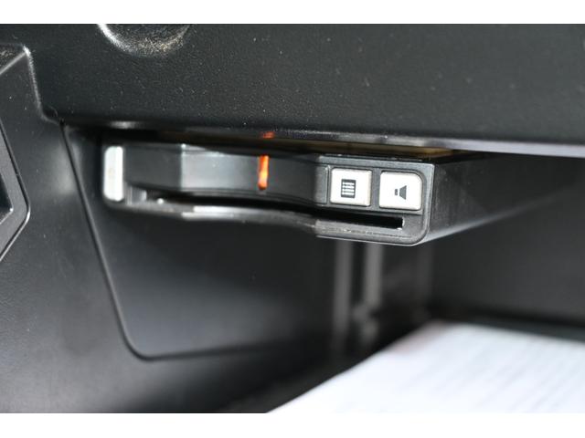 タンドラ クルーマックス　プラチナム　２０１０ｙモデル　サンルーフ　グレー本革シート　エアシート＆シートヒーター　キャンパーシェル　ポケットスタイルオバーフェンダー　　ＭＥＴＨＯＤ１８インチホイール　ＪＢＬサウンド　フルセグＴＶナビ（22枚目）