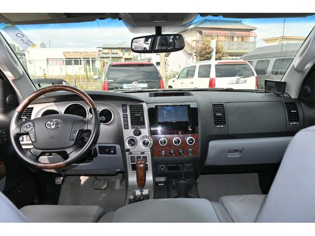 タンドラ クルーマックス　プラチナム　２０１０ｙモデル　サンルーフ　グレー本革シート　エアシート＆シートヒーター　キャンパーシェル　ポケットスタイルオバーフェンダー　　ＭＥＴＨＯＤ１８インチホイール　ＪＢＬサウンド　フルセグＴＶナビ（23枚目）