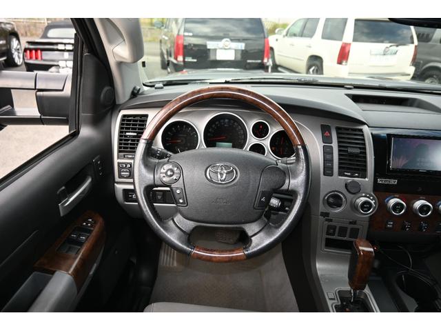 タンドラ クルーマックス　プラチナム　２０１０ｙモデル　サンルーフ　グレー本革シート　エアシート＆シートヒーター　キャンパーシェル　ポケットスタイルオバーフェンダー　　ＭＥＴＨＯＤ１８インチホイール　ＪＢＬサウンド　フルセグＴＶナビ（24枚目）