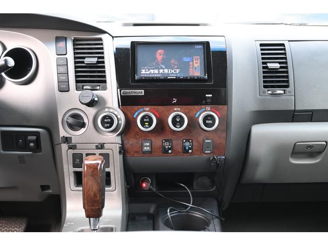 タンドラ クルーマックス　プラチナム　２０１０ｙモデル　サンルーフ　グレー本革シート　エアシート＆シートヒーター　キャンパーシェル　ポケットスタイルオバーフェンダー　　ＭＥＴＨＯＤ１８インチホイール　ＪＢＬサウンド　フルセグＴＶナビ（25枚目）