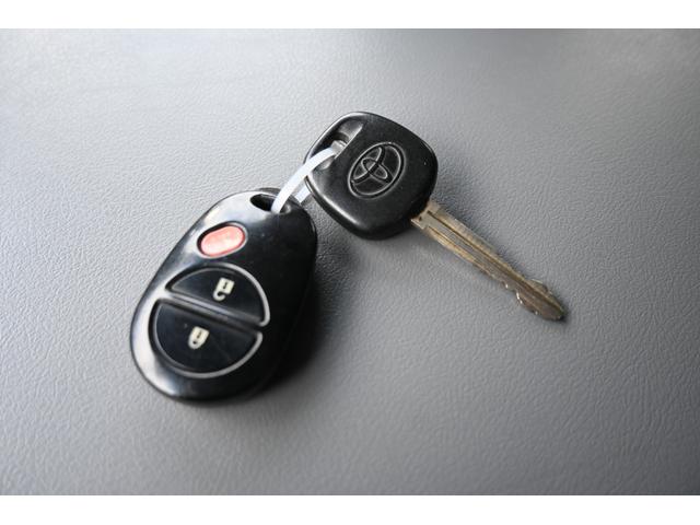 タンドラ クルーマックス　プラチナム　２０１０ｙモデル　サンルーフ　グレー本革シート　エアシート＆シートヒーター　キャンパーシェル　ポケットスタイルオバーフェンダー　　ＭＥＴＨＯＤ１８インチホイール　ＪＢＬサウンド　フルセグＴＶナビ（31枚目）