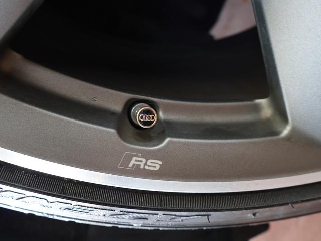 Ａ６アバント ２．８ＦＳＩクワトロ　Ｓラインパッケージ　サンルーフ　ＲＳ　２１インチアルミ　ＫＷ車高調　純正ナビ・フルセグ（走行中視聴可）・バックカメラ　黒革パワーシート＆ヒーター　パワートランク　ＢＯＳＥサウンド　スマートキー　純正フロアーマット（11枚目）