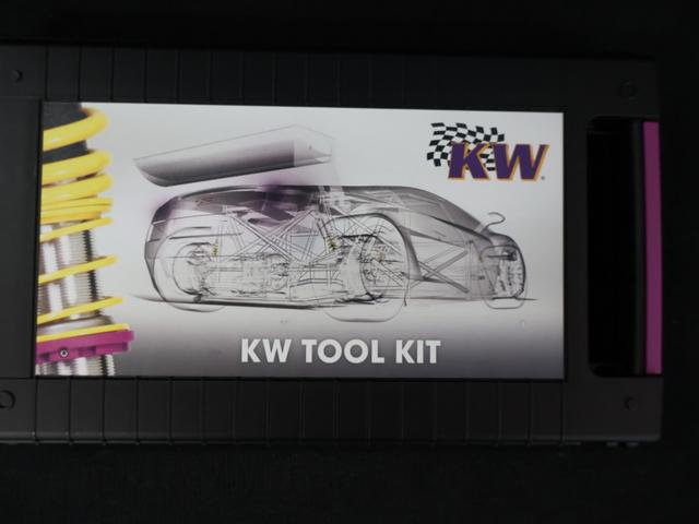 Ａ６アバント ２．８ＦＳＩクワトロ　Ｓラインパッケージ　サンルーフ　ＲＳ　２１インチアルミ　ＫＷ車高調　純正ナビ・フルセグ（走行中視聴可）・バックカメラ　黒革パワーシート＆ヒーター　パワートランク　ＢＯＳＥサウンド　スマートキー　純正フロアーマット（20枚目）