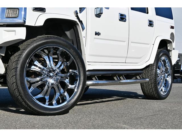 ハマーＨ２ タイプＧ　２００５ｙモデル　正規ディーラー車　実走行　サンルーフ　黒本革シート　ＬＵＸＸＸクローム２６インチホイール新品　３１５／４０Ｒ２６タイヤ新品　ガナドール４本出しマフラー　シートヒーター＆パワーシート（3枚目）