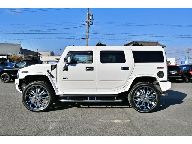 ハマーＨ２ タイプＧ　２００５ｙモデル　正規ディーラー車　実走行　サンルーフ　黒本革シート　ＬＵＸＸＸクローム２６インチホイール新品　３１５／４０Ｒ２６タイヤ新品　ガナドール４本出しマフラー　シートヒーター＆パワーシート（5枚目）