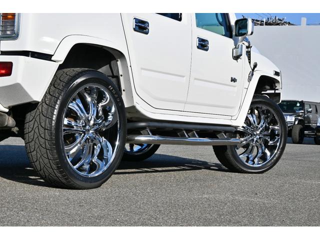 ハマーＨ２ タイプＧ　２００５ｙモデル　正規ディーラー車　実走行　サンルーフ　黒本革シート　ＬＵＸＸＸクローム２６インチホイール新品　３１５／４０Ｒ２６タイヤ新品　ガナドール４本出しマフラー　シートヒーター＆パワーシート（8枚目）