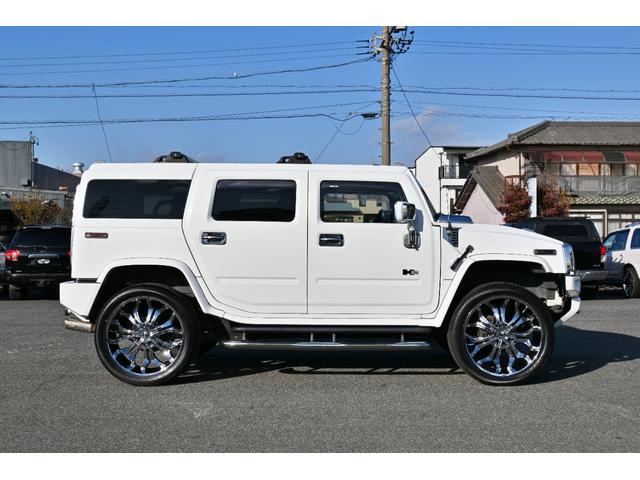 ハマーＨ２ タイプＧ　２００５ｙモデル　正規ディーラー車　実走行　サンルーフ　黒本革シート　ＬＵＸＸＸクローム２６インチホイール新品　３１５／４０Ｒ２６タイヤ新品　ガナドール４本出しマフラー　シートヒーター＆パワーシート（10枚目）