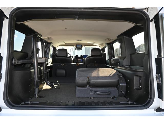 ハマーＨ２ タイプＧ　２００５ｙモデル　正規ディーラー車　実走行　サンルーフ　黒本革シート　ＬＵＸＸＸクローム２６インチホイール新品　３１５／４０Ｒ２６タイヤ新品　ガナドール４本出しマフラー　シートヒーター＆パワーシート（17枚目）