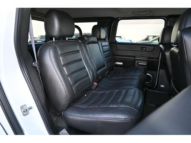 ハマーＨ２ タイプＧ　２００５ｙモデル　正規ディーラー車　実走行　サンルーフ　黒本革シート　ＬＵＸＸＸクローム２６インチホイール新品　３１５／４０Ｒ２６タイヤ新品　ガナドール４本出しマフラー　シートヒーター＆パワーシート（19枚目）