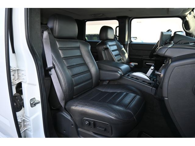 ハマーＨ２ タイプＧ　２００５ｙモデル　正規ディーラー車　実走行　サンルーフ　黒本革シート　ＬＵＸＸＸクローム２６インチホイール新品　３１５／４０Ｒ２６タイヤ新品　ガナドール４本出しマフラー　シートヒーター＆パワーシート（20枚目）