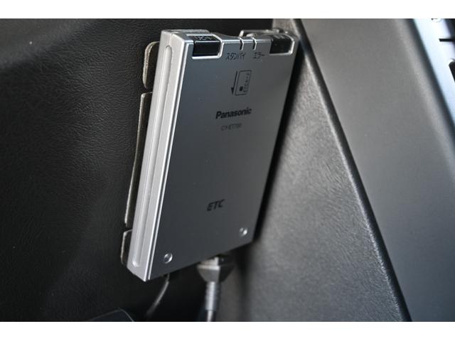 ハマーＨ２ タイプＧ　２００５ｙモデル　正規ディーラー車　実走行　サンルーフ　黒本革シート　ＬＵＸＸＸクローム２６インチホイール新品　３１５／４０Ｒ２６タイヤ新品　ガナドール４本出しマフラー　シートヒーター＆パワーシート（21枚目）