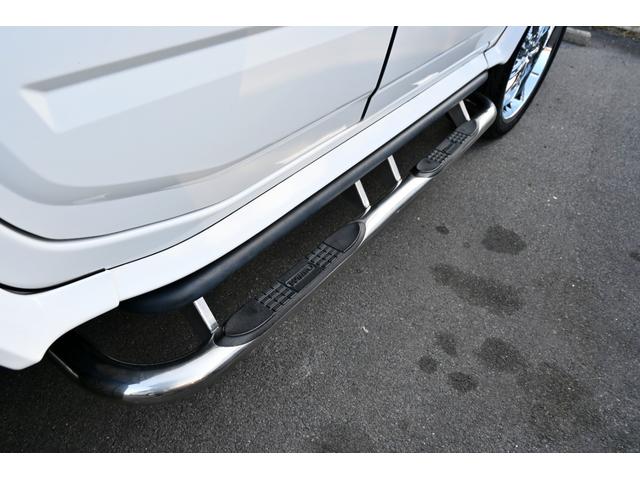 ハマーＨ２ タイプＧ　２００５ｙモデル　正規ディーラー車　実走行　サンルーフ　黒本革シート　ＬＵＸＸＸクローム２６インチホイール新品　３１５／４０Ｒ２６タイヤ新品　ガナドール４本出しマフラー　シートヒーター＆パワーシート（23枚目）