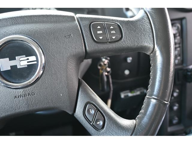 ハマーＨ２ タイプＧ　２００５ｙモデル　正規ディーラー車　実走行　サンルーフ　黒本革シート　ＬＵＸＸＸクローム２６インチホイール新品　３１５／４０Ｒ２６タイヤ新品　ガナドール４本出しマフラー　シートヒーター＆パワーシート（27枚目）