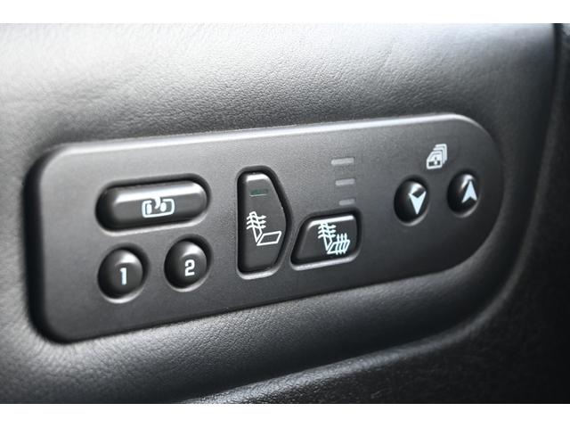 ハマーＨ２ タイプＧ　２００５ｙモデル　正規ディーラー車　実走行　サンルーフ　黒本革シート　ＬＵＸＸＸクローム２６インチホイール新品　３１５／４０Ｒ２６タイヤ新品　ガナドール４本出しマフラー　シートヒーター＆パワーシート（30枚目）