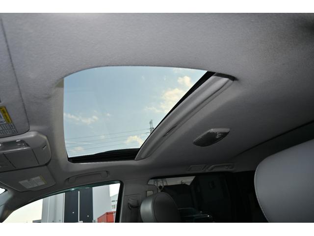 セコイア ＳＲ５　２０１１年モデル　４ＷＤ　新車並行　実走行証明書付　社外ＬＥＤヘッドライト　グレー本革シート　シートヒーター＆パワーシート　フローティングナビフルセグＴＶ　パワーサードシート　ＥＴＣ　バックカメラ（11枚目）