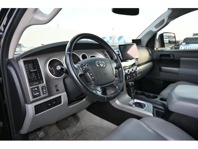 セコイア ＳＲ５　２０１１年モデル　４ＷＤ　新車並行　実走行証明書付　社外ＬＥＤヘッドライト　グレー本革シート　シートヒーター＆パワーシート　フローティングナビフルセグＴＶ　パワーサードシート　ＥＴＣ　バックカメラ（12枚目）