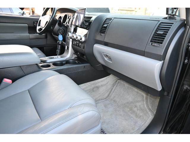 セコイア ＳＲ５　２０１１年モデル　４ＷＤ　新車並行　実走行証明書付　社外ＬＥＤヘッドライト　グレー本革シート　シートヒーター＆パワーシート　フローティングナビフルセグＴＶ　パワーサードシート　ＥＴＣ　バックカメラ（22枚目）