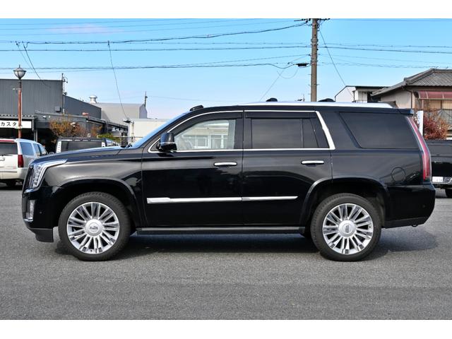 キャデラックエスカレード プラチナム　２０１８年モデル　正規ディーラー車　サンルーフ　ブラウン本革シート　純正２２インチホイール　純正ナビフルセグＴＶ　バックカメラ　３６０°カメラ　ＡＣＣ　ＨＵＤ　フリップダウン＆ヘッドレストモニター（5枚目）